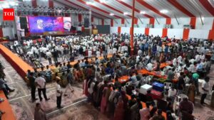 Flaming May hits blood banks, Gujaratis rush to donate. Ahmedabad News