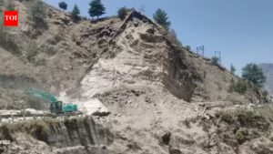 Massive landslide blocks Niti-Malari highway in Chamoli | Dehradun News