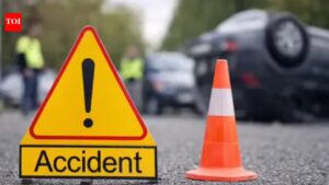 Two killed as pick-up truck overturns in West Singhbhum | Ranchi News